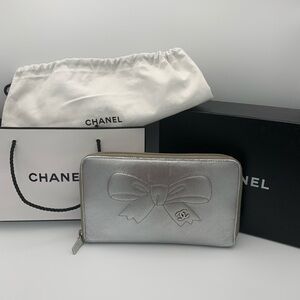 Chanel CC Ribbon Bi-fold Wallet Organizer in Silver